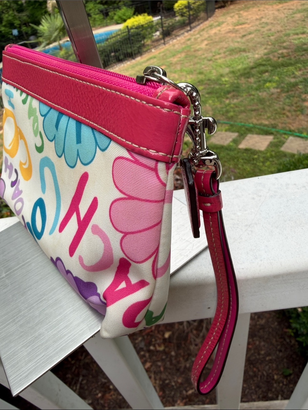 Coach Poppy Daisy Multicolor Floral Zip Wristlet. Y2K 2010 EUC - Picture 9 of 16